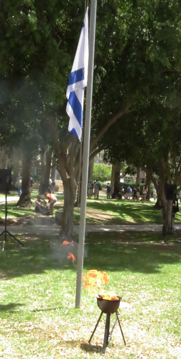 דגל מדינת ישראל בטקס יזכור באוניברסיטת תל אביב