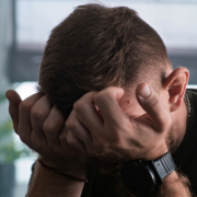   איך ממשיכים לתפקד בתוך ענן של עייפות ואי-ודאות?